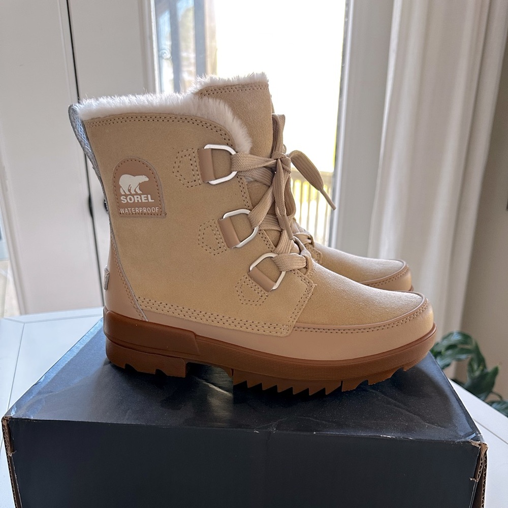 NWT Sorel Tivoli IV Waterproof Natural Tan boots size 9 RARE